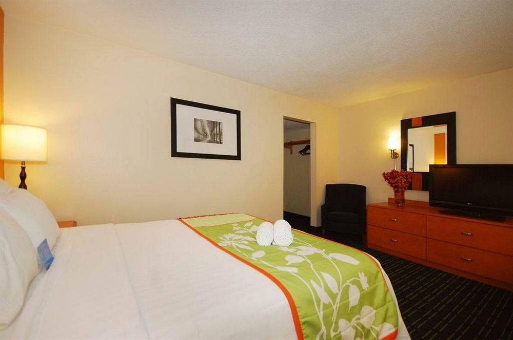 Fairfield Inn Boston Dedham Bagian luar foto
