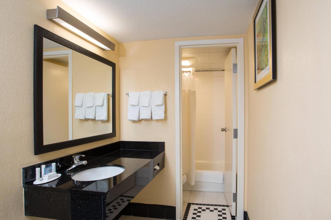Fairfield Inn Boston Dedham Bagian luar foto