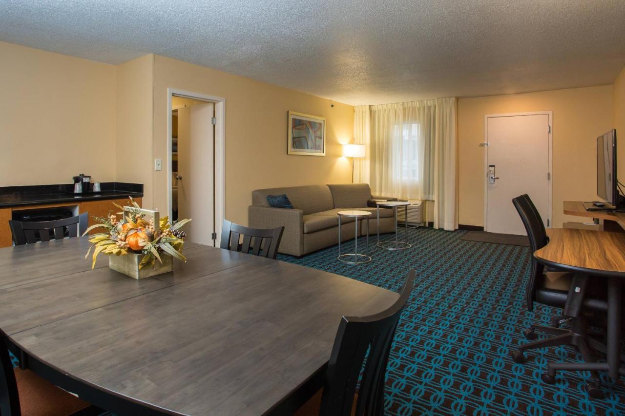 Fairfield Inn Boston Dedham Bagian luar foto
